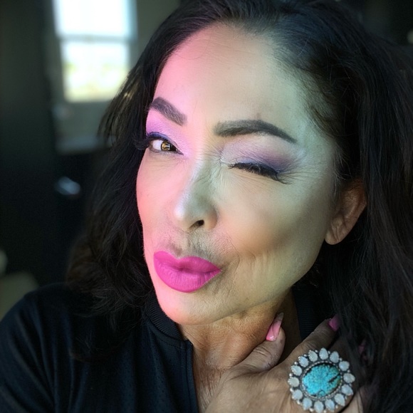 Meet your Posher, Adornage by Oliva Peña - Picture 1 of 5